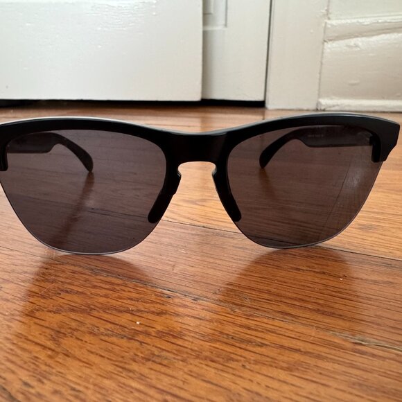 *Updated Listing* - Oakley Frogskins Lite - Black Polarized Sunglasses - Picture 5 of 7